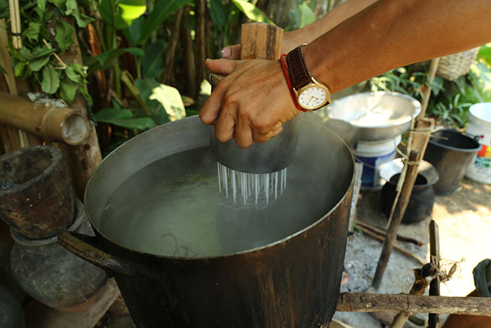 fabrication nouilles riz Luang Prabang
